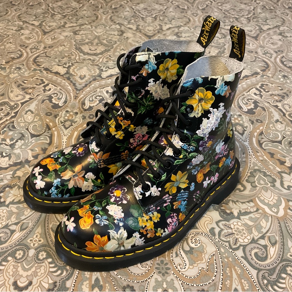 Mint Dr Martens 1460 Pascal Darcy Floral Black Womenβs Sz 8 Worn 1x Rare
